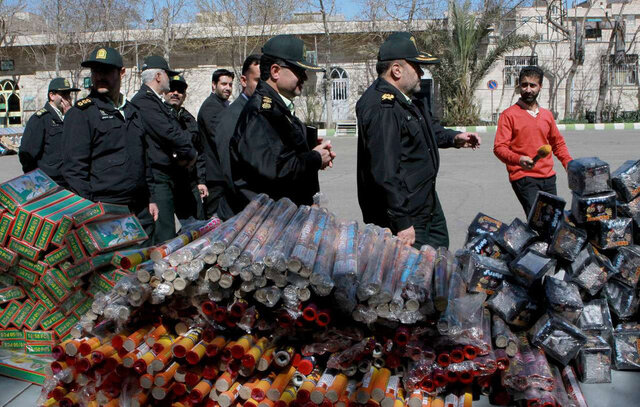 کشف ۱۲هزار و ۸۰ عدد انواع مواد محترقه خارجی در تبریز کشف ۱۲هزار و ۸۰ عدد انواع مواد محترقه خارجی در تبریز