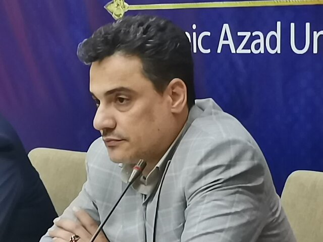 پیدا کردن کار معقول برای نخبگان از مهاجرت آنها جلوگیری می کند پیدا کردن کار معقول برای نخبگان از مهاجرت آنها جلوگیری می کند