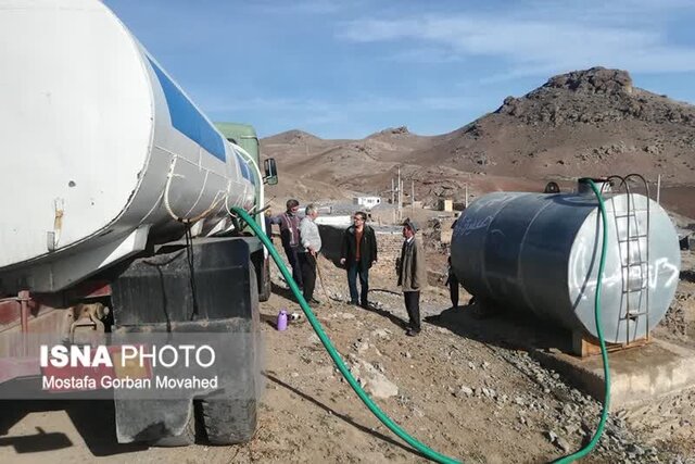 عشایر نماد و طلایهداران اقتصاد مقاومتی کشور هستند