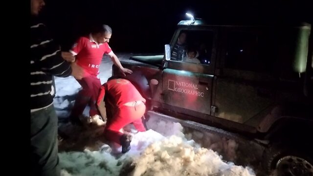 نجات دو خانواده در ارتفاعات بزقوش آذربایجان شرقی نجات دو خانواده در ارتفاعات بزقوش آذربایجان شرقی