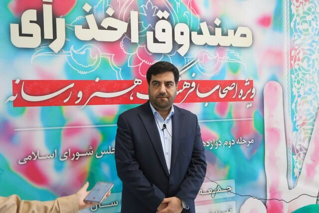 اصحاب فرهنگ و هنر پای کار انقلاب هستند