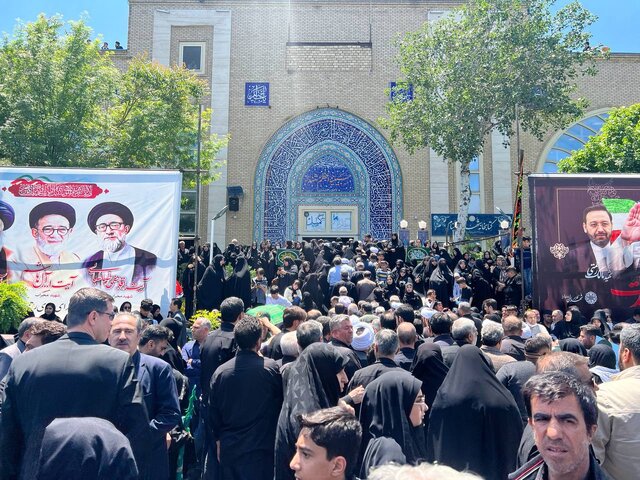 پیکر مطهر شهید آیت الله آل هاشم در وادی رحمت تبریز به خاک سپرده شد پیکر مطهر شهید آیت الله آل هاشم در وادی رحمت تبریز به خاک سپرده شد