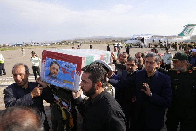 استقبال از پیکر شهید مالک رحمتی در فرودگاه مراغه/ وزیر کشور وارد مراغه شد استقبال از پیکر شهید مالک رحمتی در فرودگاه مراغه/ وزیر کشور وارد مراغه شد