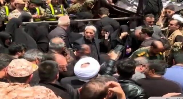 پیکر مطهر شهید مالک رحمتی در گلزار شهدای مراغه به خاک سپرده شد پیکر مطهر شهید مالک رحمتی در گلزار شهدای مراغه به خاک سپرده شد