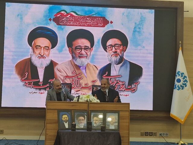 شعر، فرهنگ شهادت را در جامعه نهادینه میکند شعر، فرهنگ شهادت را در جامعه نهادینه میکند