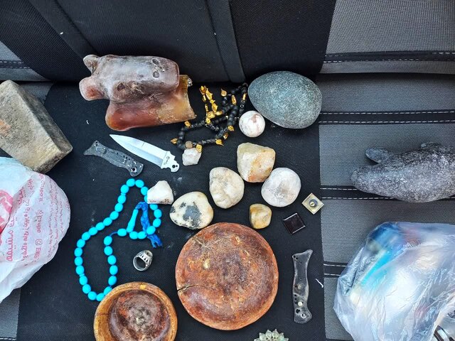 کشف ۱۸ قلم اشیای تاریخی با قدمت دورهی معاصر در آذرشهر کشف ۱۸ قلم اشیای تاریخی با قدمت دورهی معاصر در آذرشهر