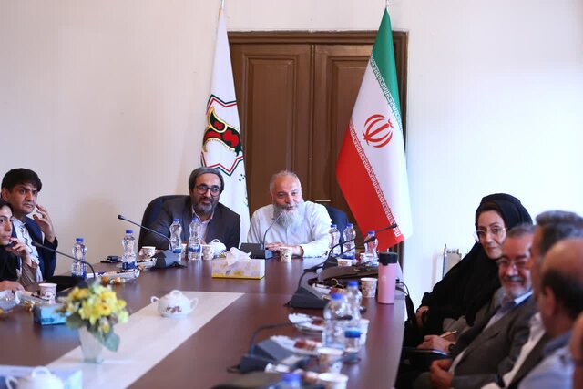 فرش ایرانی، روایتگری اصیل از فرهنگ و هنر ساکنان منطقه است فرش ایرانی، روایتگری اصیل از فرهنگ و هنر ساکنان منطقه است