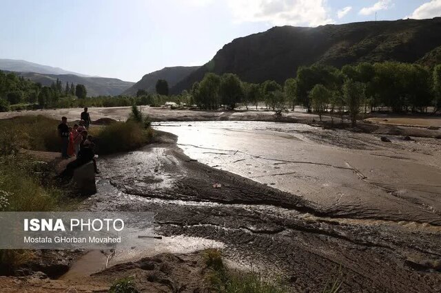 خسارت سیل به اراضی باغی و زراعی روستای افیل شهرستان اهر