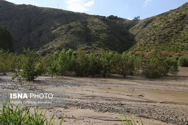 خسارت سیل به اراضی باغی و زراعی روستای افیل شهرستان اهر
