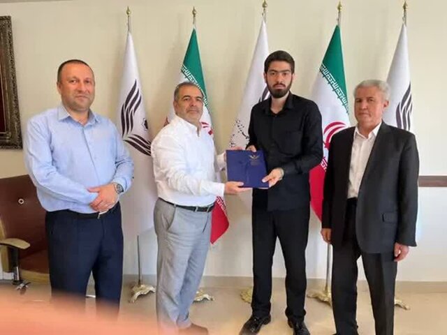 آزادی ۱۰ زندانی جرایم غیر عمد توسط پدر و خانواده شهید آل هاشم آزادی ۱۰ زندانی جرایم غیر عمد توسط پدر و خانواده شهید آل هاشم