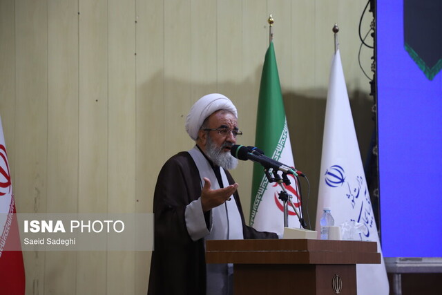 مکتب شهید آلهاشم الهام بخش ائمه جمعه سراسر کشور است