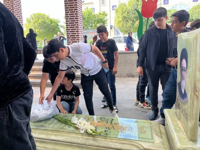 مردم با مردمدار بیتکرار شهر