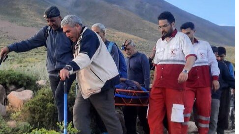 نجات کوهنورد با عارضه قلبی در کوه سهند در مراغه نجات کوهنورد با عارضه قلبی در کوه سهند در مراغه