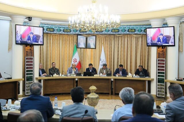 مدیران در برابر مردم مسئول هستند مدیران در برابر مردم مسئول هستند