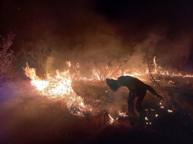 مهار آتشسوزی مراتع پلاک قره باغلو بخش آبش احمد شهرستان کلیبر مهار آتشسوزی مراتع پلاک قره باغلو بخش آبش احمد شهرستان کلیبر