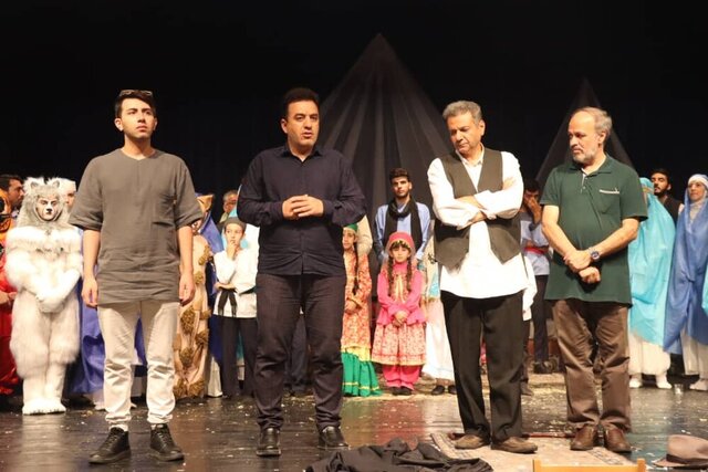 نصب روزشمار بزرگترین مجموعه تئاتر و سینما در مرکز شهر تبریز نصب روزشمار بزرگترین مجموعه تئاتر و سینما در مرکز شهر تبریز