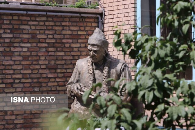 شاعر بیتکرار عاشقانهها با دو حسرت