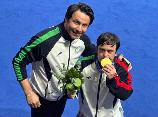 پاراکاراته کار تبریزی بر بام آسیا ایستاد پاراکاراته کار تبریزی بر بام آسیا ایستاد