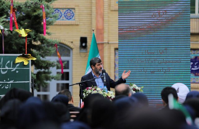 ایران قوی با تقویت آموزش و پرورش هویتساز بدست میآید ایران قوی با تقویت آموزش و پرورش هویتساز بدست میآید