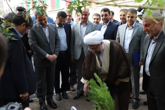 دانشآموزان دختر با درس خواندن به نقشهای مدیریتی ورود کنند