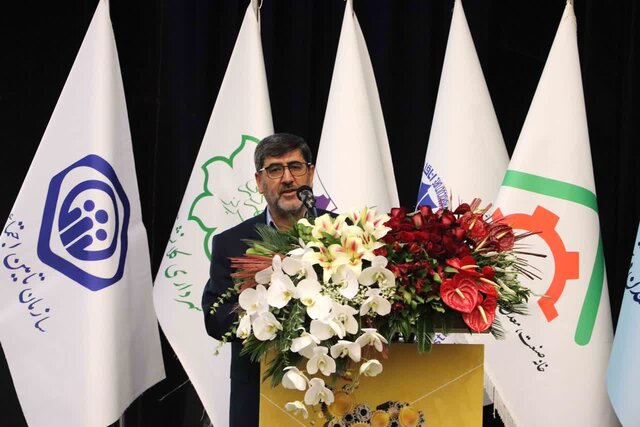 صنعتگران و تولیدکنندگان در شرایط جنگ اقتصادی، در میانه میدان نبرد هستند صنعتگران و تولیدکنندگان در شرایط جنگ اقتصادی، در میانه میدان نبرد هستند