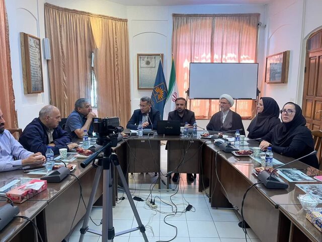 خوانش و رونمایی از سند ۳۱۳ ساله بخش مهربان سراب خوانش و رونمایی از سند ۳۱۳ ساله بخش مهربان سراب