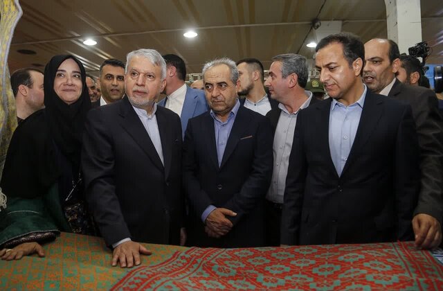 نمایشگاههای صنایع دستی زمینهساز گسترش بازار محصولات تولیدی هنرمندان است نمایشگاههای صنایع دستی زمینهساز گسترش بازار محصولات تولیدی هنرمندان است