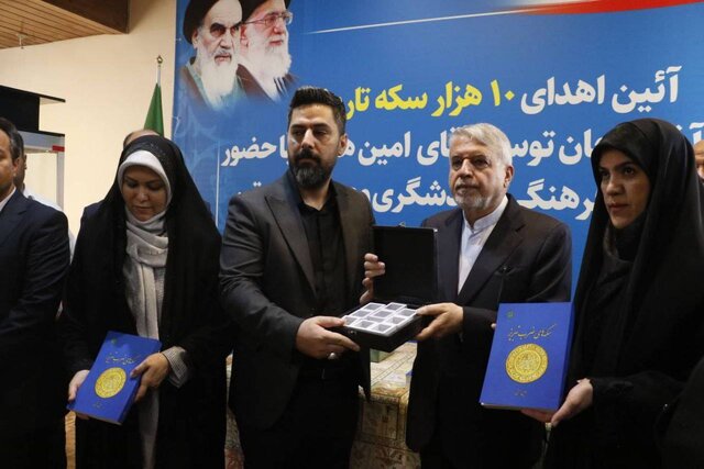 اهدای ۱۰ هزار سکه تاریخی به موزه آذربایجان اهدای ۱۰ هزار سکه تاریخی به موزه آذربایجان