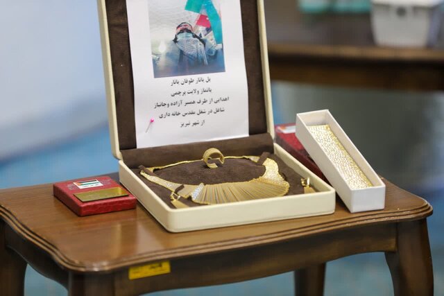 کمک میلیاردی بانوی تبریزی به جبهه مقاومت کمک میلیاردی بانوی تبریزی به جبهه مقاومت