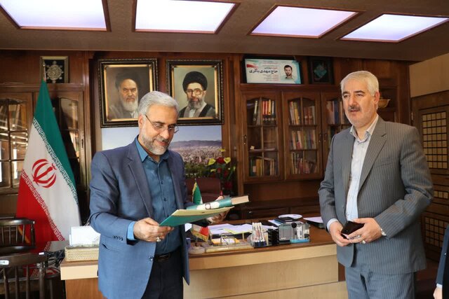 ادای سوگند علی راستی عضو جدید شورای اسلامی کلانشهر تبریز ادای سوگند علی راستی عضو جدید شورای اسلامی کلانشهر تبریز