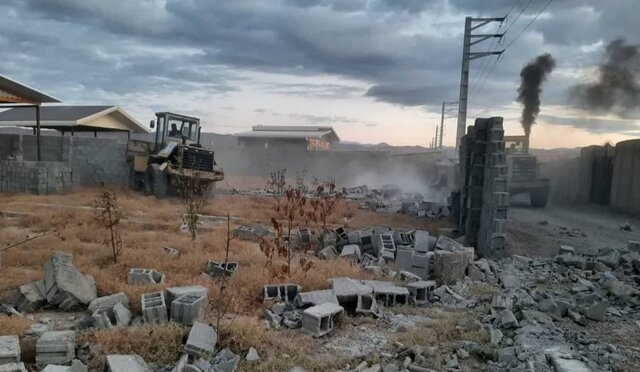 قلع و قمع بیش از ۱۰۰ مورد از ساختوسازهای غیرمجاز در شهرستان شبستر قلع و قمع بیش از ۱۰۰ مورد از ساختوسازهای غیرمجاز در شهرستان شبستر