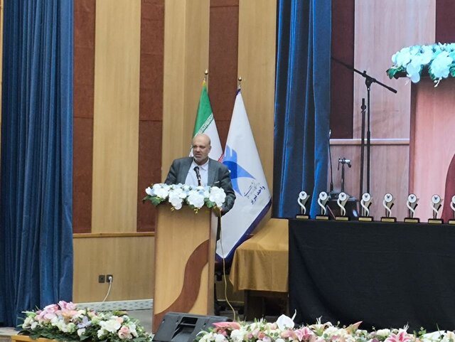 لزوم افزایش حقوق اساتید دانشگاه آزاد لزوم افزایش حقوق اساتید دانشگاه آزاد