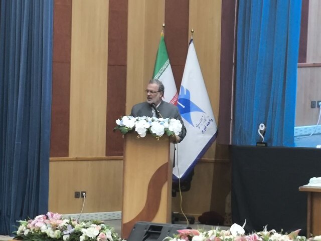 کسی که موجب فرار مغزها میشود یک خائن است کسی که موجب فرار مغزها میشود یک خائن است