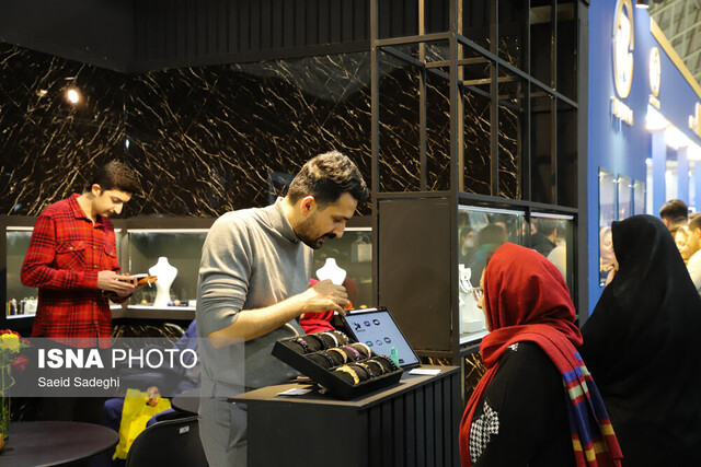 عکس تزئینی ست دستگیری سارق کشروزن طلا فروشیهای سمنان