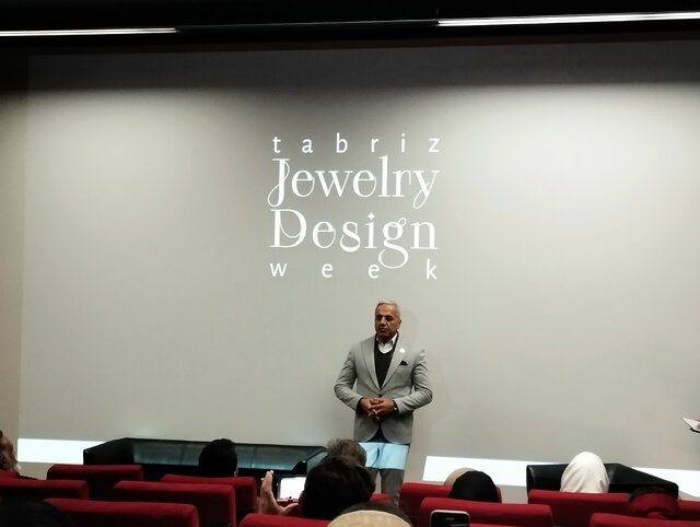 طراحی جواهرات با هوش مصنوعی موجب نگرانی است طراحی جواهرات با هوش مصنوعی موجب نگرانی است