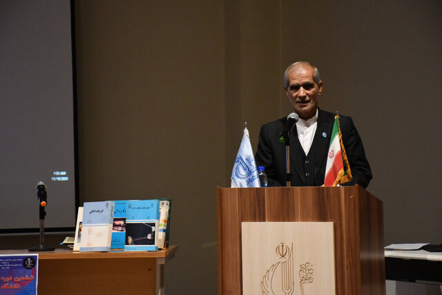 کتاب، انسان را به سمت تمدن سوق میدهد کتاب، انسان را به سمت تمدن سوق میدهد