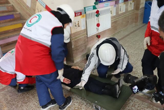 مانور سراسری زلزله و ایمنی در مدارس آذربایجان شرقی برگزار شد مانور سراسری زلزله و ایمنی در مدارس آذربایجان شرقی برگزار شد