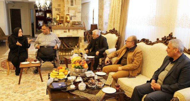 دیدار صمیمانه معاون پارلمانی رئیس جمهور با جانباز ۷۰درصد حاج «علی کشفیا» در تبریز دیدار صمیمانه معاون پارلمانی رئیس جمهور با جانباز ۷۰درصد حاج «علی کشفیا» در تبریز