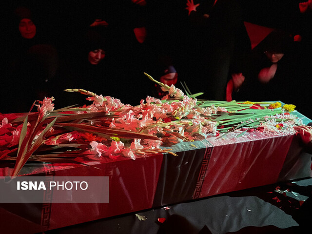 وداع با پیکر مطهر شهید گمنام در دانشگاه هنر اسلامی تبریز وداع با پیکر مطهر شهید گمنام در دانشگاه هنر اسلامی تبریز