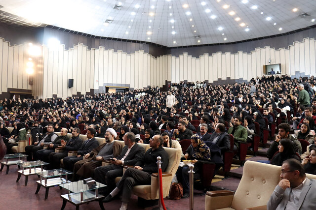 وفاق یعنی در راستای منافع ملی و مسائل کلان به یک فهم مشترک برسیم وفاق یعنی در راستای منافع ملی و مسائل کلان به یک فهم مشترک برسیم