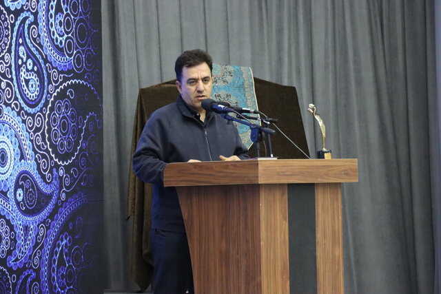 هنر باید در مسیر تحقق اهداف بزرگ انسانی و اجتماعی قرار گیرد هنر باید در مسیر تحقق اهداف بزرگ انسانی و اجتماعی قرار گیرد