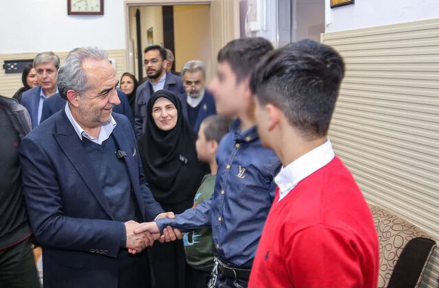 میهمانی یلدایی استاندار آذربایجان شرقی در جمع کودکان مجموعه «فرزندان رحمت» میهمانی یلدایی استاندار آذربایجان شرقی در جمع کودکان مجموعه «فرزندان رحمت»