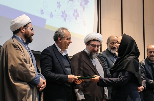 دانشگاه پیامنور باید به بازار کار متصل شود