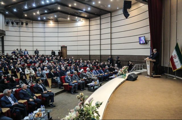 دانشگاه پیامنور باید به بازار کار متصل شود