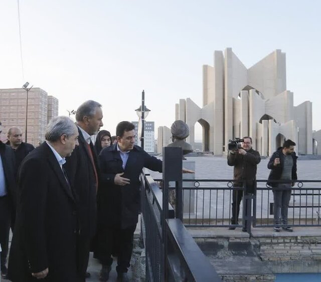 بازدید اعضای کمیسیون عمران مجلس شورای اسلامی و مسئولان استانی از پروژههای آذربایجان شرقی