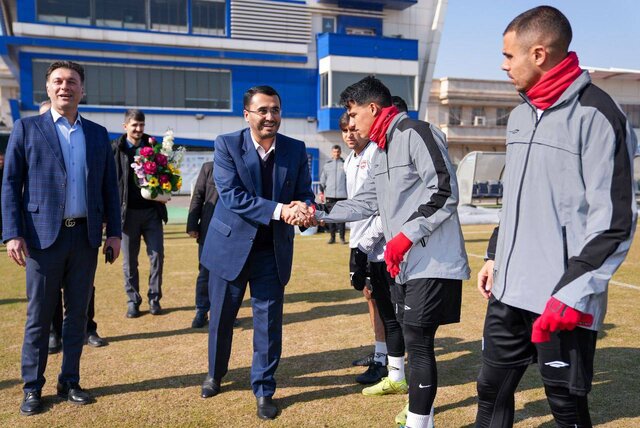 حضور نماینده مردم تبریز در مجلس شورای اسلامی در تمرین تراکتور حضور نماینده مردم تبریز در مجلس شورای اسلامی در تمرین تراکتور