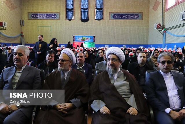 روستاهای دورافتاده و کم‌جمعیت هم به برکت نظام جمهوری اسلامی ایران از مدرسه برخوردار هستند