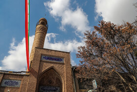 مسجد قزلی یکی از مساجد تاریخی تبریز است که به واسطه حادثه مهمی که در ۲۹ بهمن سال ۱۳۵۶ در مراسم اربعین شهدای شهر قم در آن اتفاق افتاد، باعث شد درخت انقلاب مستحکمتر از قبل به سمت پیروزی حرکت کند.