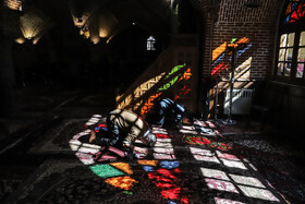 مسجد مقبره یکی دیگر از کانون فعالیتهای انقلابی در تبریز بود. مسجد مقبره بهعنوان یكی از مساجد مهم و بزرگ بازار تاریخی و مسقف تبریز، خاستگاه حركتهای انقلابی بوده است. آیتالله سید محمدعلی قاضی طباطبایی در این مسجد تاریخی از عوامل تأثیرگذار در مبارزات مردم آذربایجان و تبریز علیه رژیم شاه، به گونهای كه هسته اولیه بسیج تودههای مردمی به رهبری آیت الله شهید قاضی از این مسجد رشد پیدا كرد