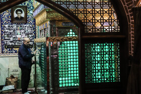 مسجد مقبره یکی دیگر از کانون فعالیتهای انقلابی در تبریز بود. مسجد مقبره بهعنوان یكی از مساجد مهم و بزرگ بازار تاریخی و مسقف تبریز، خاستگاه حركتهای انقلابی بوده است. آیتالله سید محمدعلی قاضی طباطبایی در این مسجد تاریخی از عوامل تأثیرگذار در مبارزات مردم آذربایجان و تبریز علیه رژیم شاه، به گونهای كه هسته اولیه بسیج تودههای مردمی به رهبری آیت الله شهید قاضی از این مسجد رشد پیدا كرد